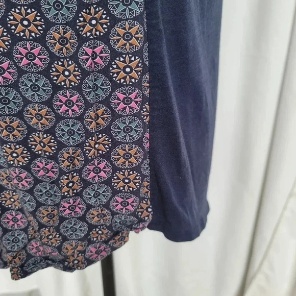 Cabernet Woman's T-Shirt Top Blouse Navy Blue Stretch Back Red Abstract Sz Small - Picture 2 of 13